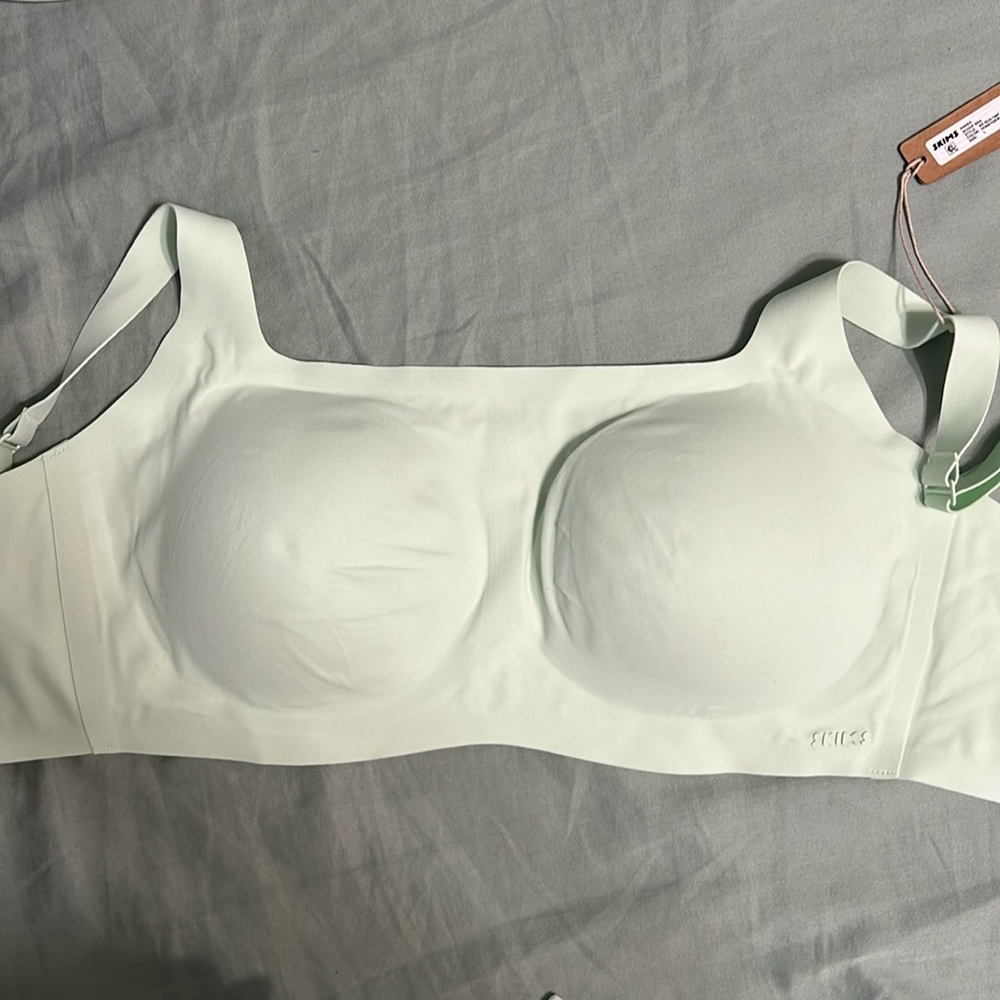 New Skims naked scoop bralette- size L green